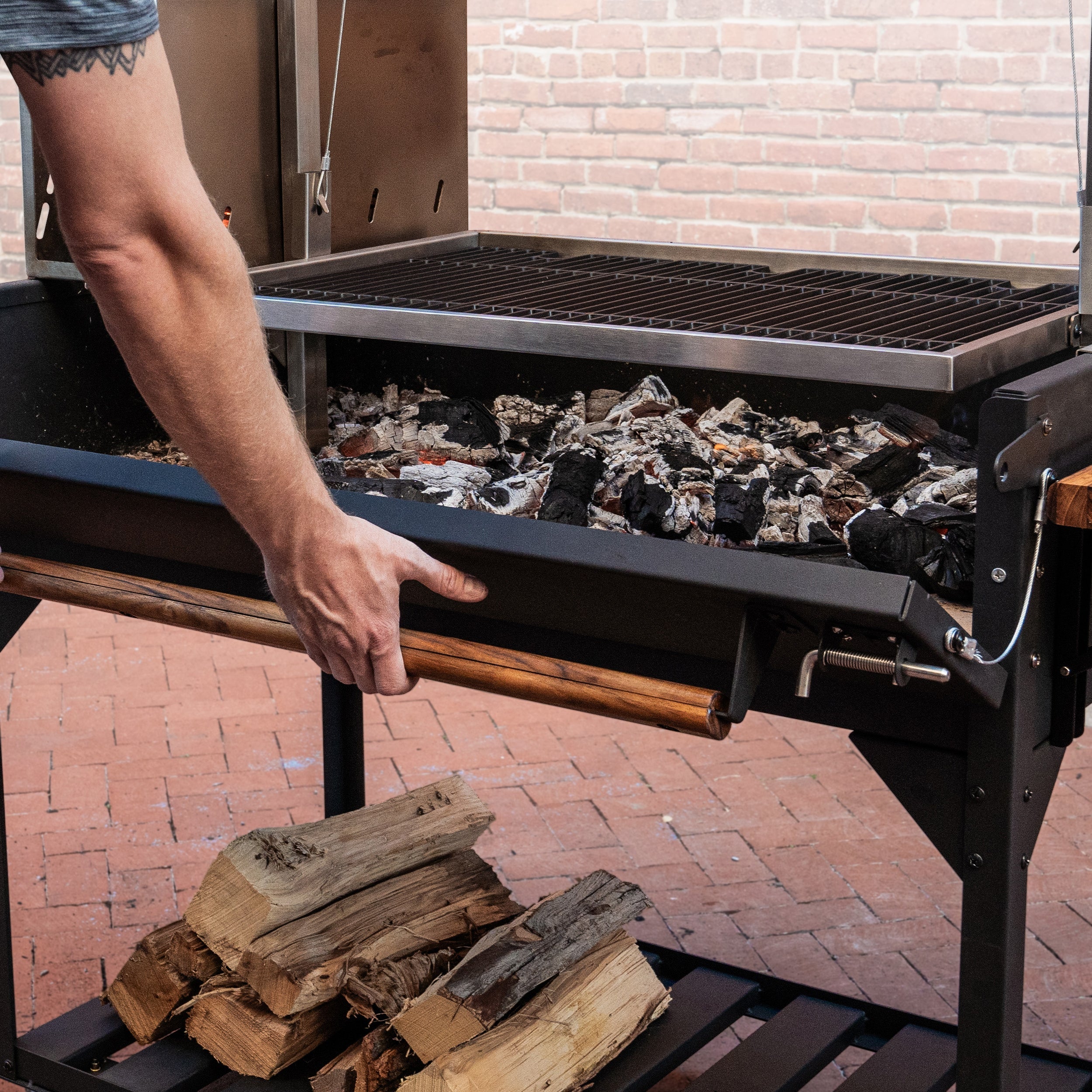 Argentine/Santa Maria BBQ Grill w/ Wood Fire & Charcoal