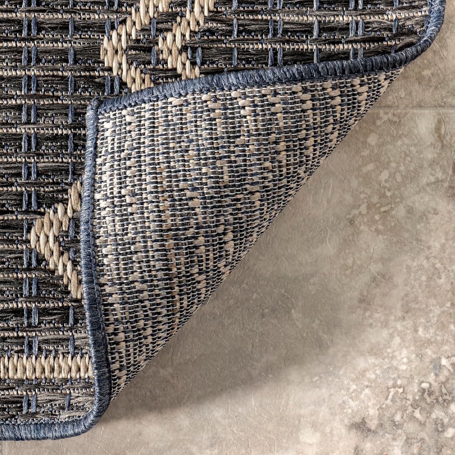 Julieta Diamonded Helix Indoor/Outdoor Area Rug, 5X8, Grey