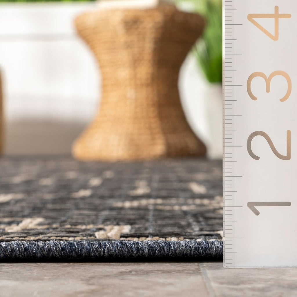 Julieta Diamonded Helix Indoor/Outdoor Area Rug, 5X8, Grey