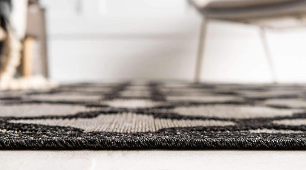 Outdoor Trellis Collection Area Rug - Tulsa (6' 1" X 9' Rectangle, Black/ Ivory)