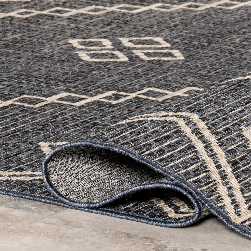 Julieta Diamonded Helix Indoor/Outdoor Area Rug, 5X8, Grey
